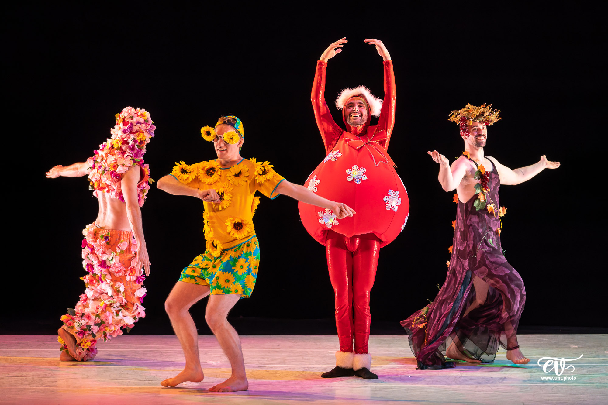 A4 (COMME LA FEUILLE) CIE CHICOS MAMBO